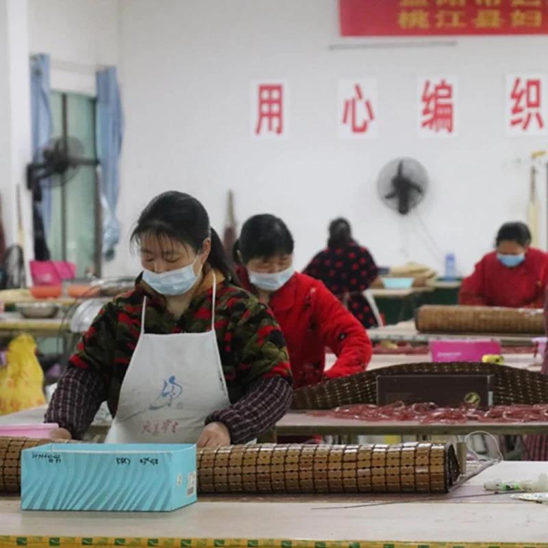 Many bamboo enterprises in Taohuajiang Town are busy resuming work